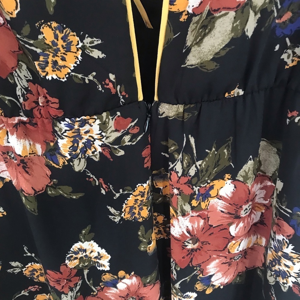 Floral Jumpsuit - Picture 4 of 6